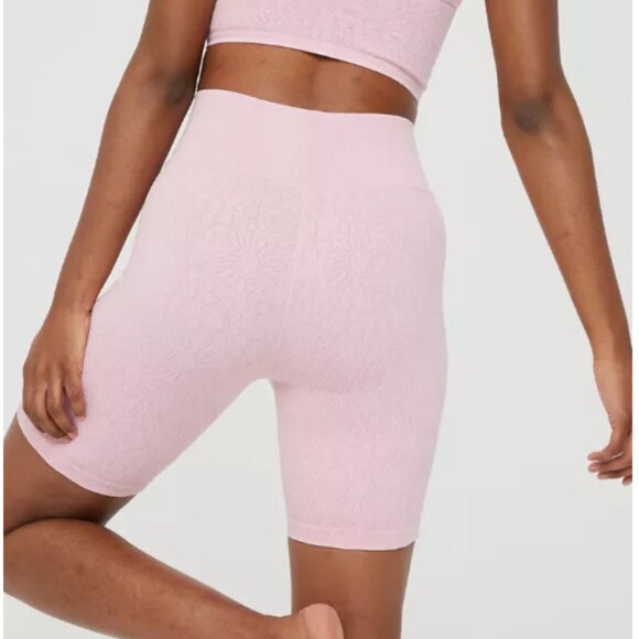 SOLD OUT Aerie Offline Seamless Floral 7" Bike Shorts Warm Pink Size Medium M - Picture 1 of 9